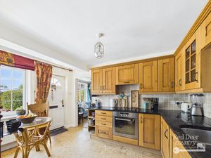 Kitchen/Breakfast Room- click for photo gallery